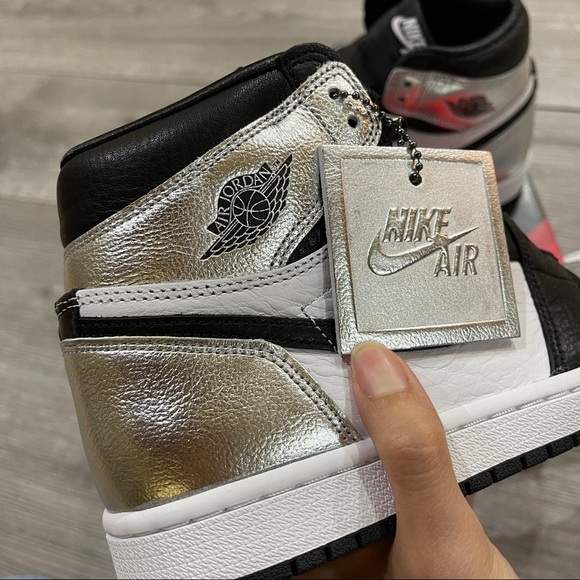 Air Jordan 1 High OG Women’s Silver Toe - Picture 3 of 7